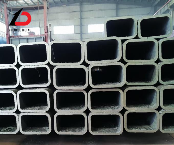 A36 1020 Ss400 20*20 25*25 30*30 100*100 200*200 20*40 30*40 فولاد کربن سیاه لوله مستطیل / مربع بدون درز برای مواد ساختمانی 4